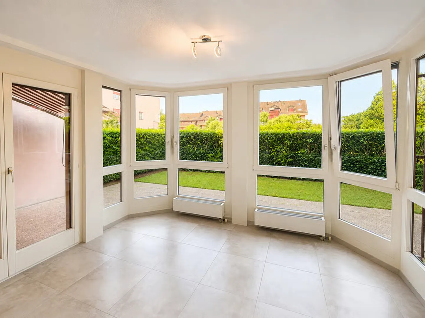 Appartement lumineux avec terrasse - Photo 6 sur 13