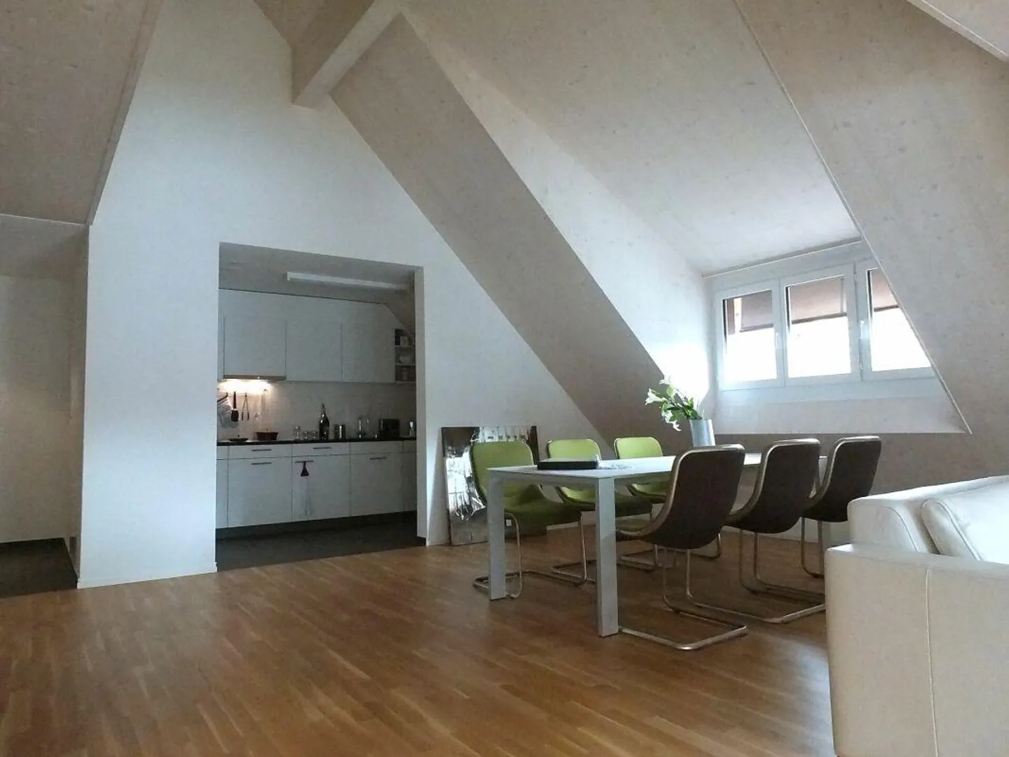 GROSSZÜGIGE MAISONETTEWOHNUNG IN LÄNDLICHER IDYLLE - Foto 1 von 12