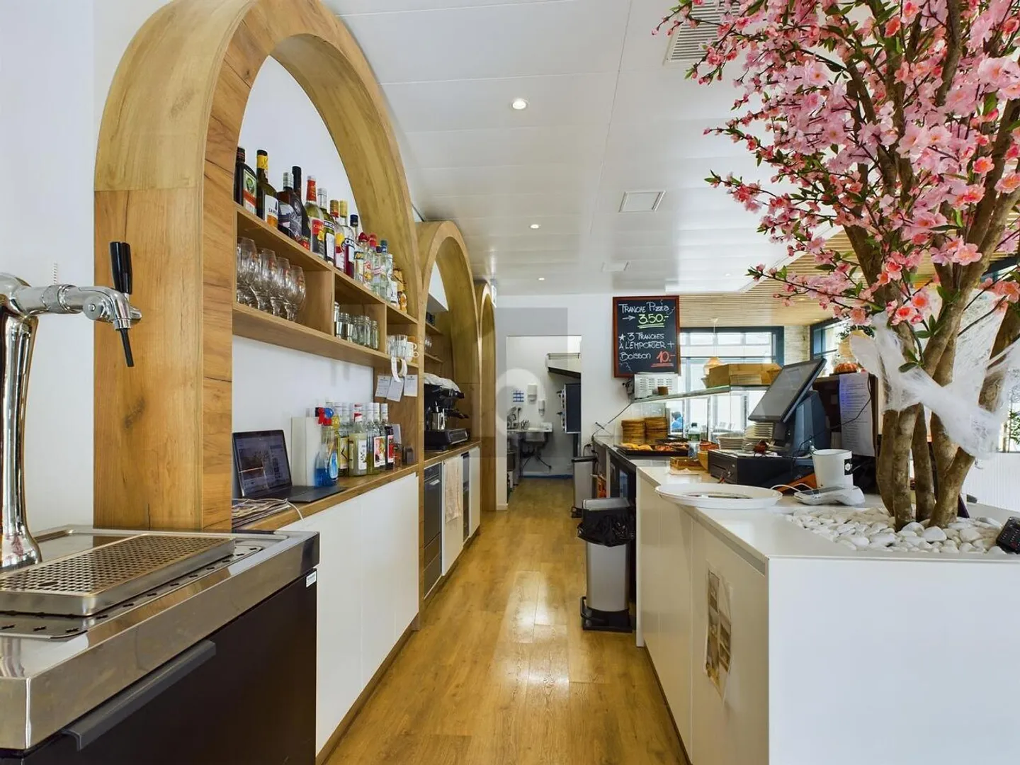 NEI PRESSI DELLA STAZIONE E DEL GINNASIO DI RENENS! - Foto 2 di 5