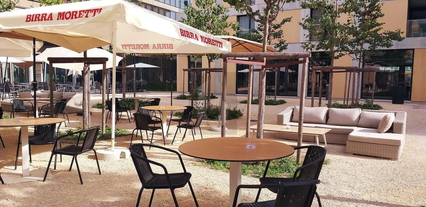 NEI PRESSI DELLA STAZIONE E DEL GINNASIO DI RENENS! - Foto 3 di 5