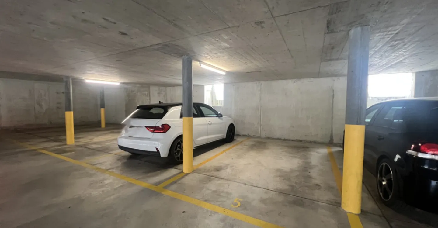 Innenparkplatz in Penthalaz - Foto 3 von 3