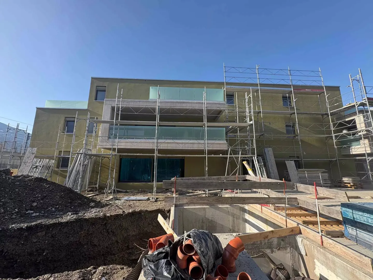 Modern Apartment with Balcony - Photo 11 of 11