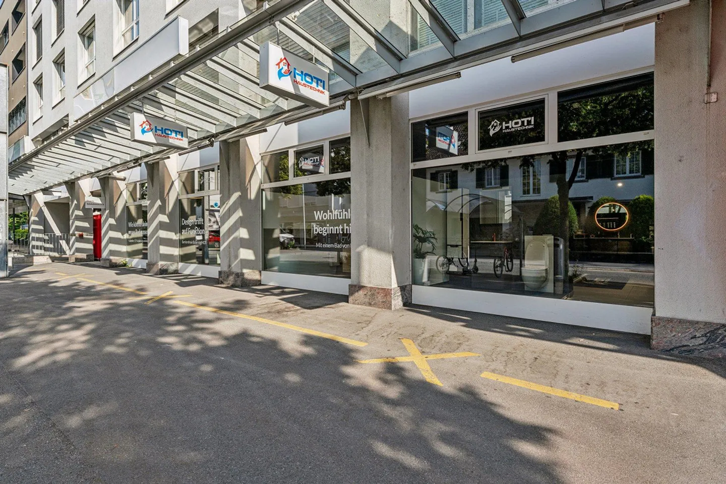 Ufficio / Spazio commerciale in affitto al piano terra - Foto 2 di 8