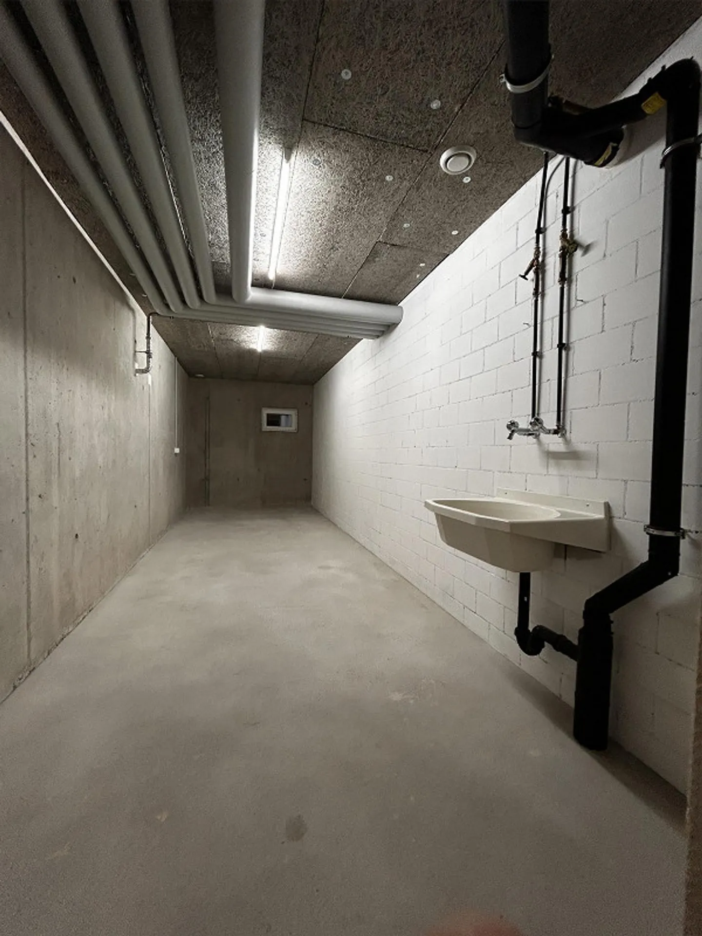 Espace disponible ou de stockage à louer - Photo 2 sur 4