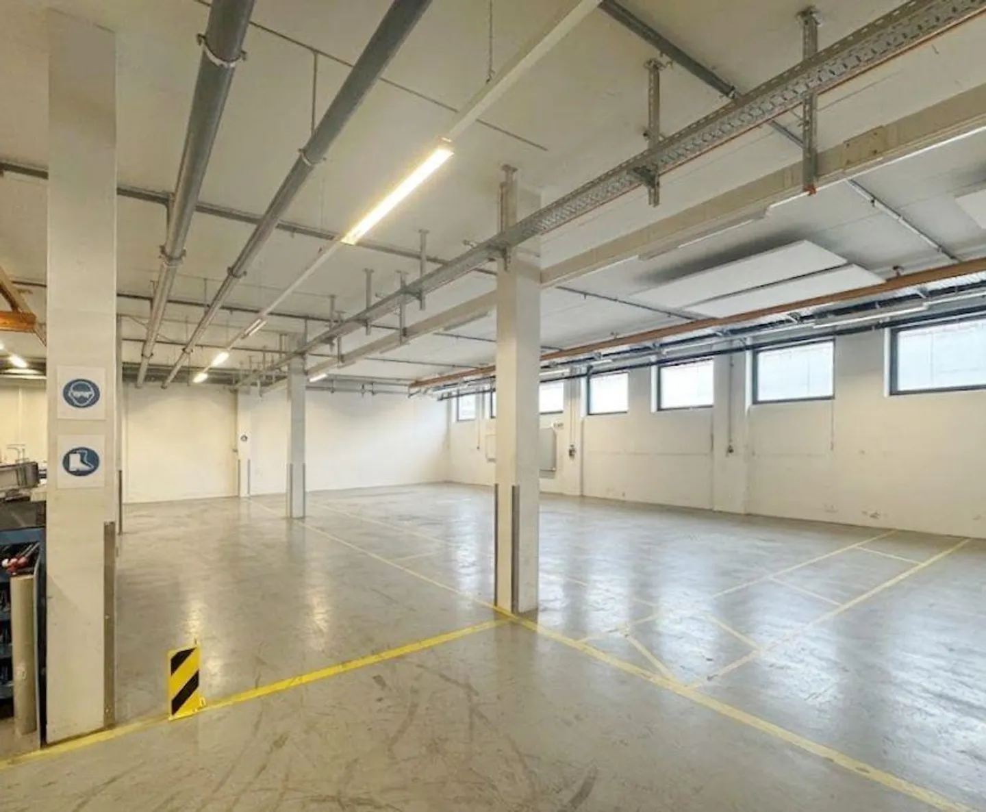 867m² - Espace commercial, de production ou de stockage avec livraison optimale... - Photo 3 sur 11