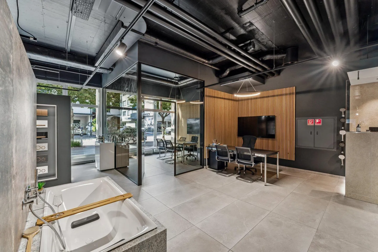 Ufficio / Spazio commerciale in affitto al piano terra - Foto 5 di 8