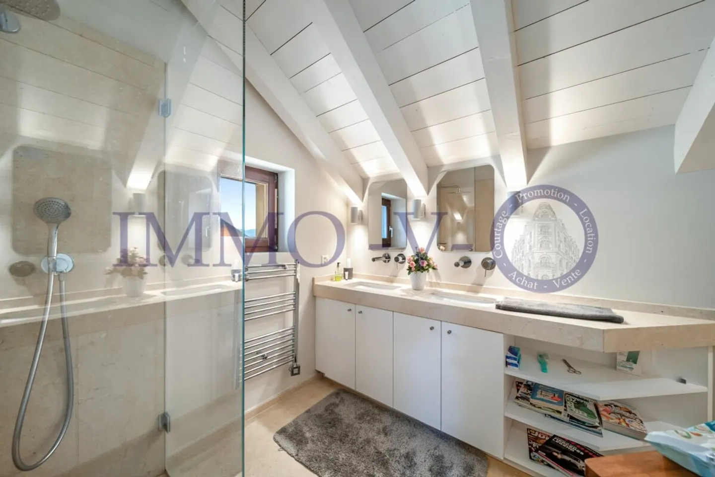 Esclusivo con piscina interna e grande terreno - Foto 12 di 14