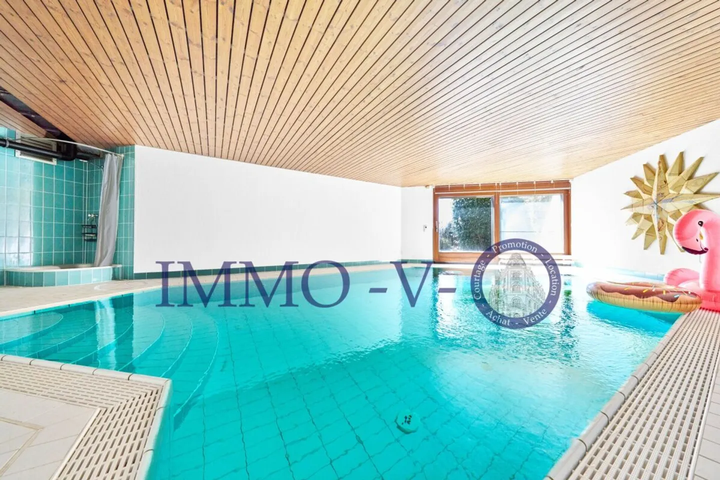 Esclusivo con piscina interna e grande terreno - Foto 13 di 14