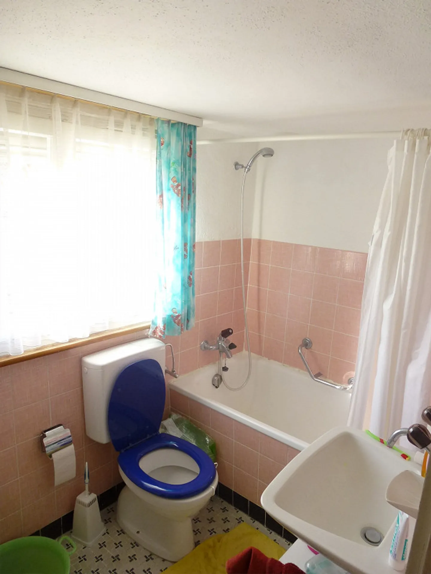 Sezione di casa accogliente con posto auto - Foto 2 di 8
