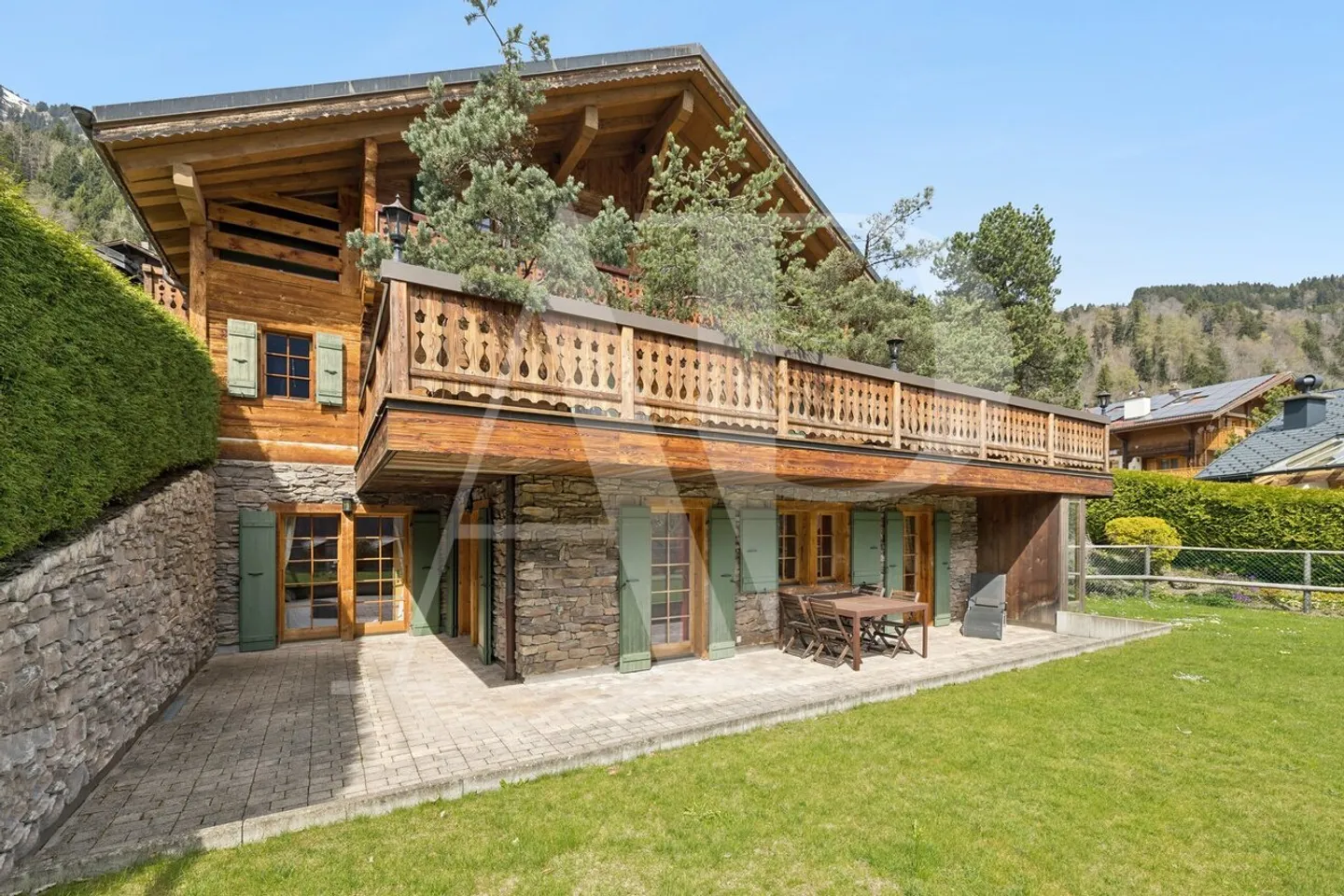 Magnificent 3.5 room apartment in the heart of Champéry - Photo 1 of 15