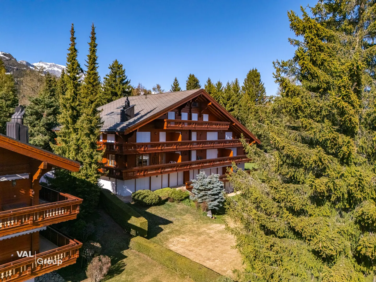 Chalet-style Apartment in Crans-Montana - Photo 1 of 12