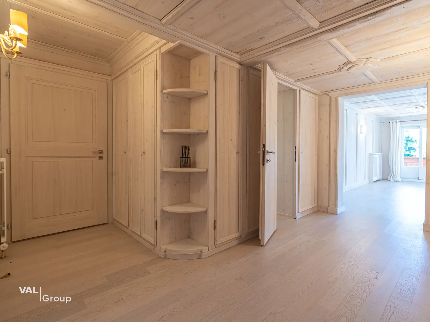 Chalet-style Apartment in Crans-Montana - Photo 9 of 12