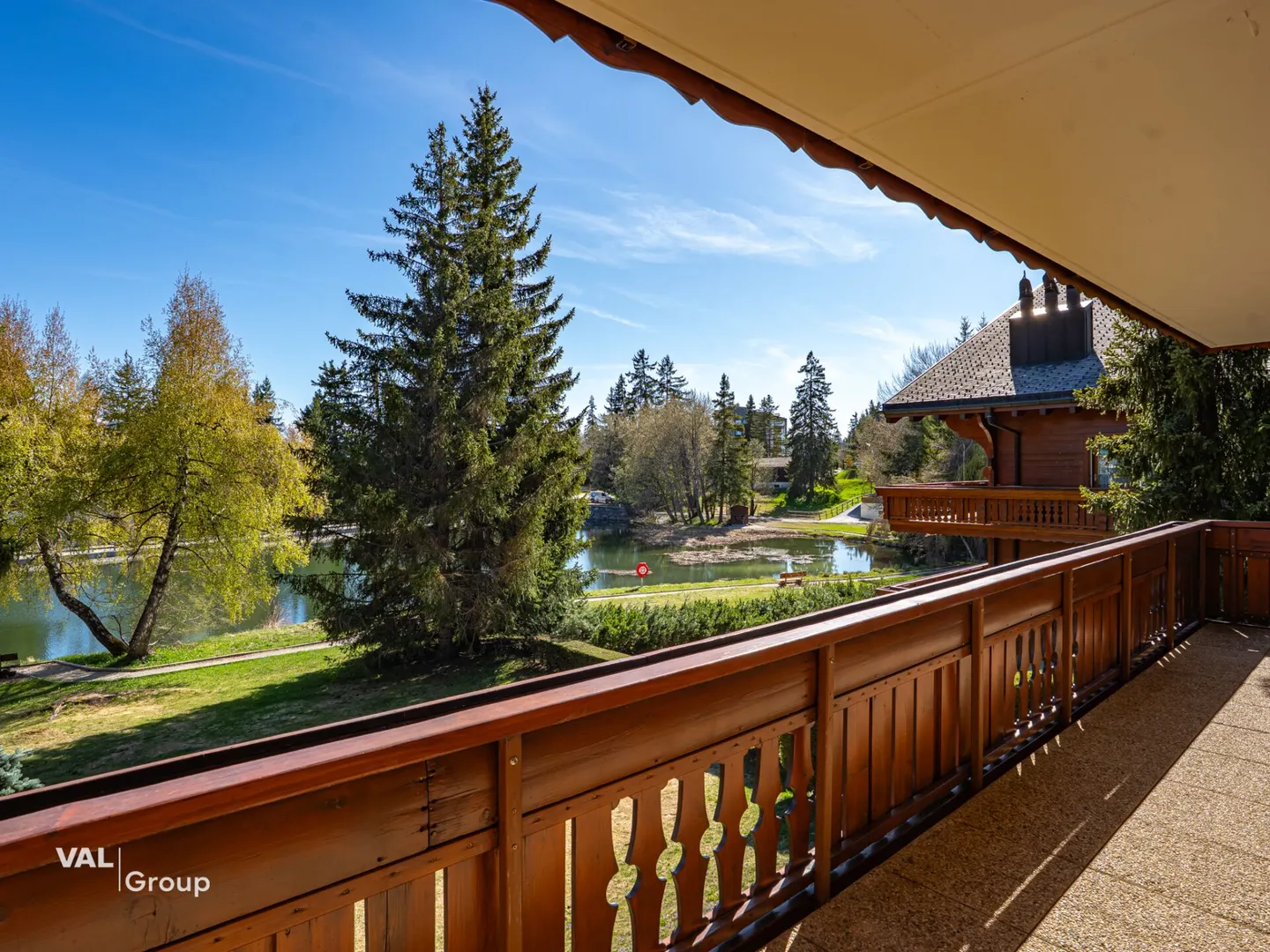 Chalet-style Apartment in Crans-Montana - Photo 10 of 12