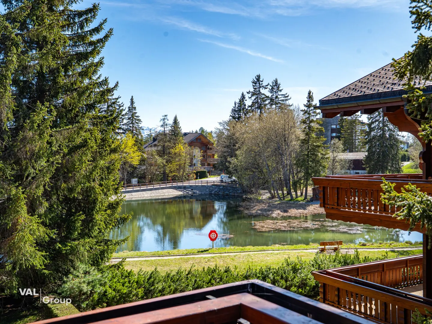 Chalet-style Apartment in Crans-Montana - Photo 11 of 12