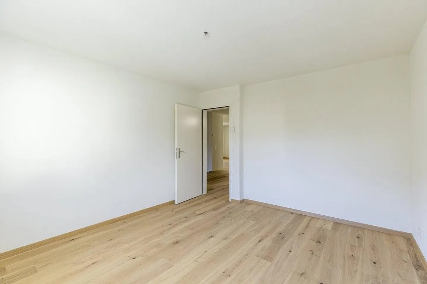 LOUER SANS CAUTION - appartement récemment rénové dans la verdure - Photo 7 sur 11