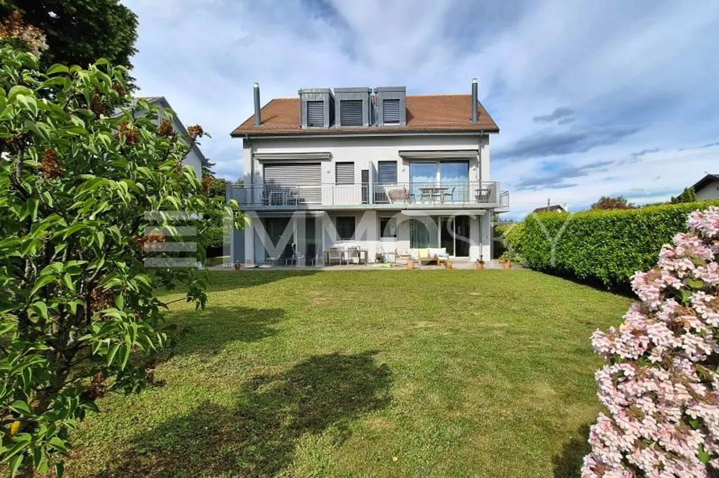 Rez 4.5 pièces avec jardin et sous-sol  Esprit villa - Foto 2 von 11