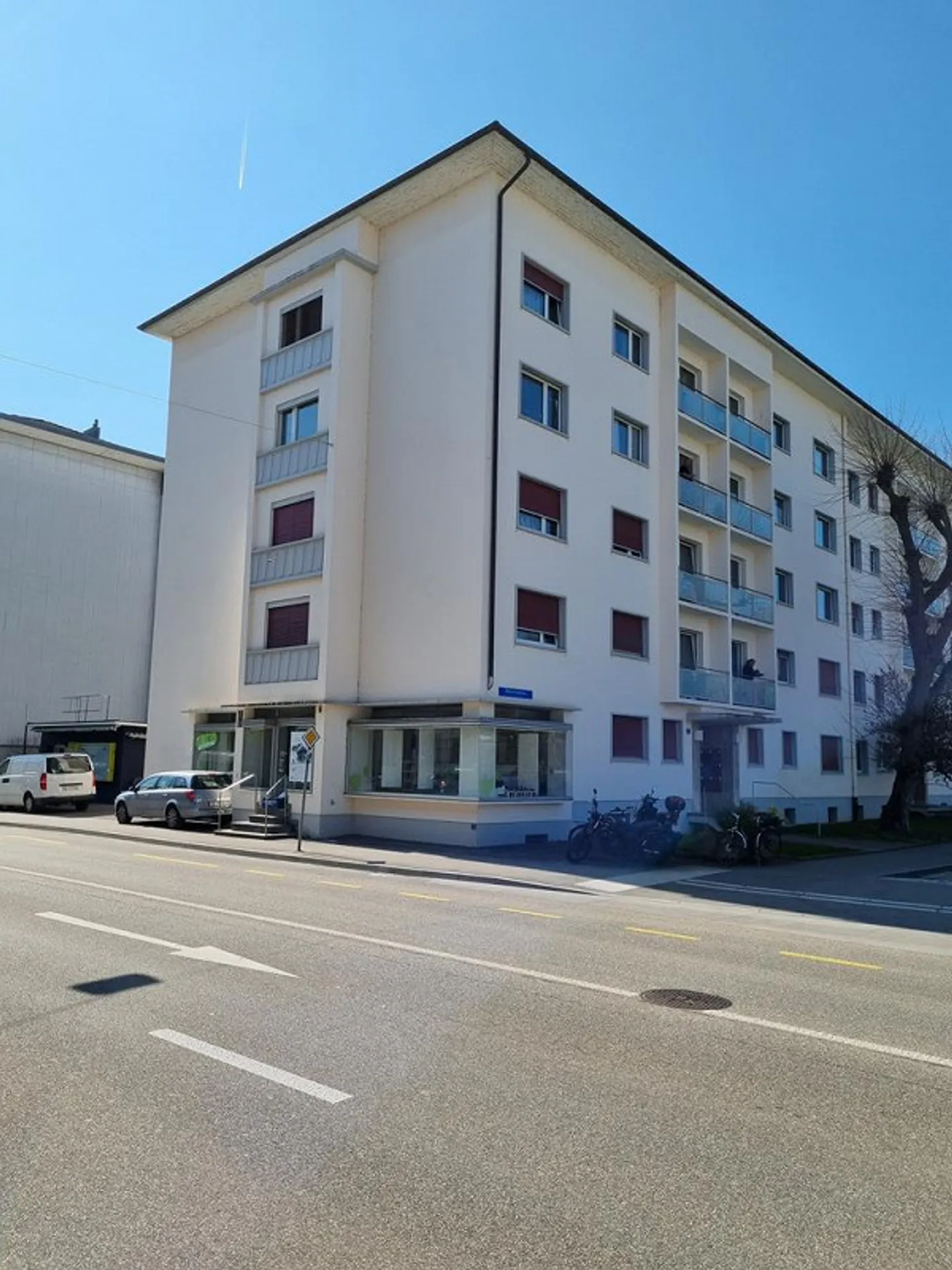 Appartement spacieux de 2 pièces dans le quartier Iselin - Photo 1 sur 10