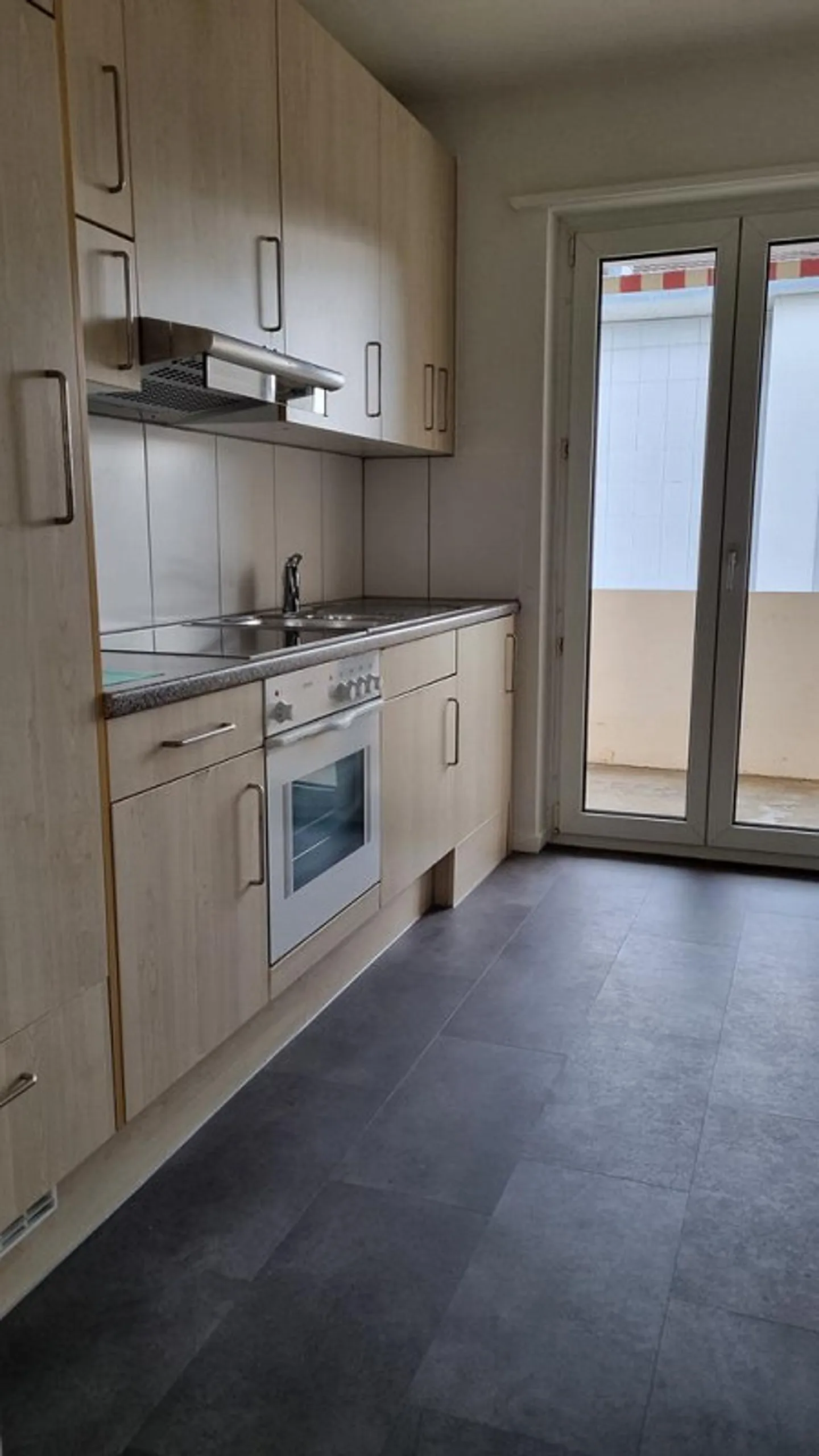 Appartement spacieux de 2 pièces dans le quartier Iselin - Photo 2 sur 10