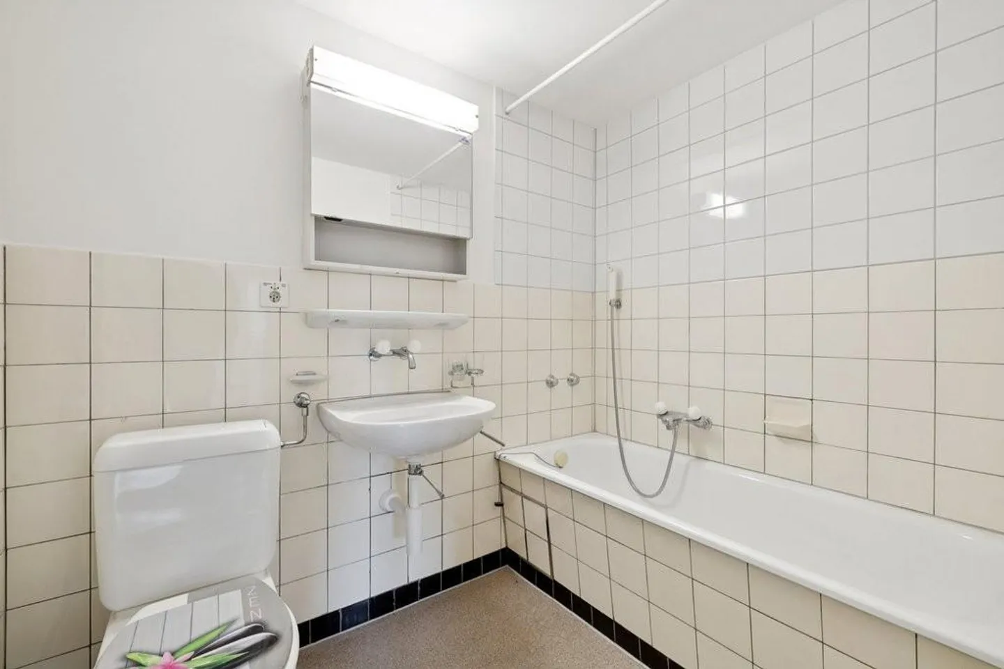 Proximity to Wettsteinplatz - Photo 2 of 6