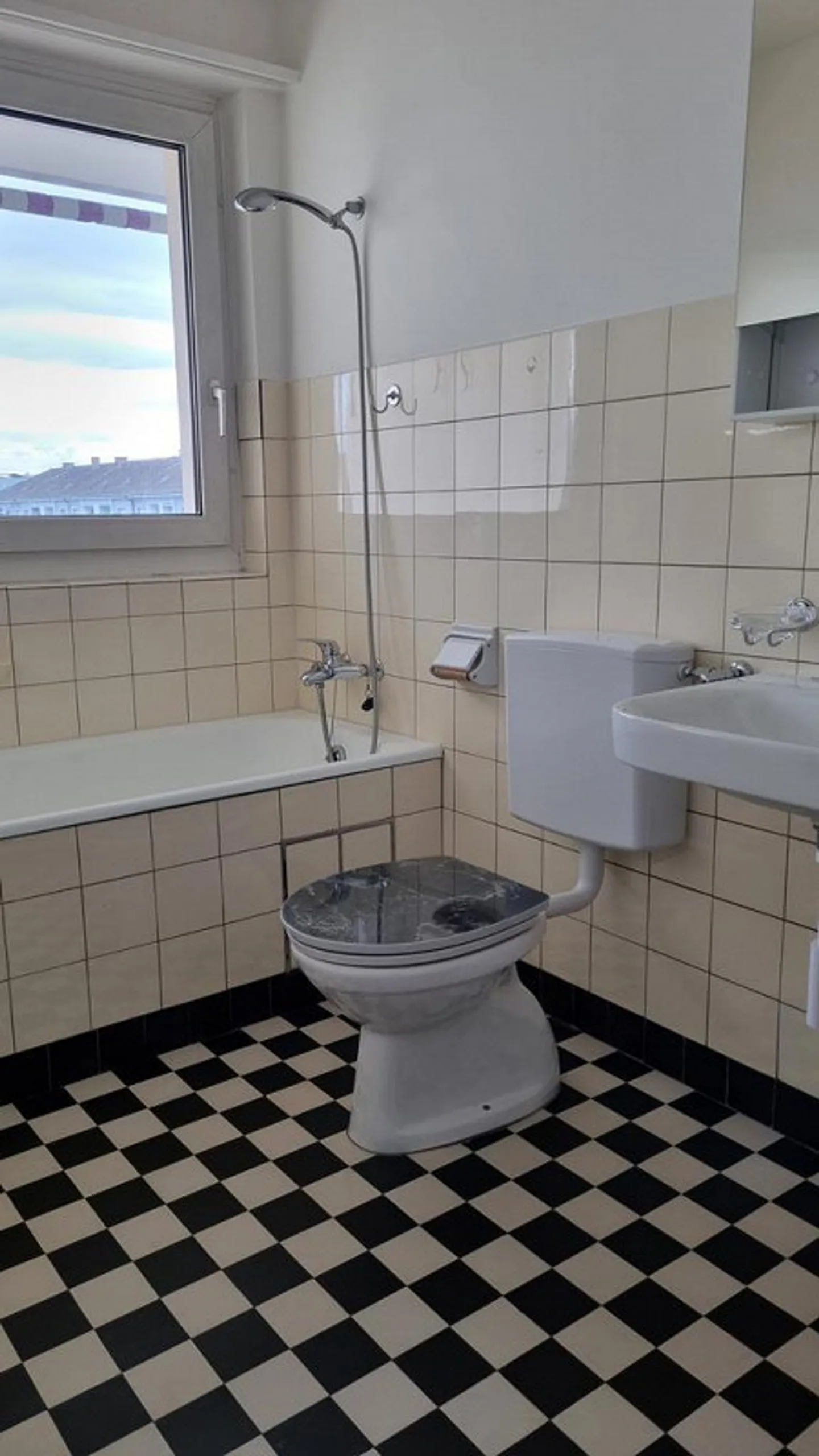 Appartement spacieux de 2 pièces dans le quartier Iselin - Photo 5 sur 10