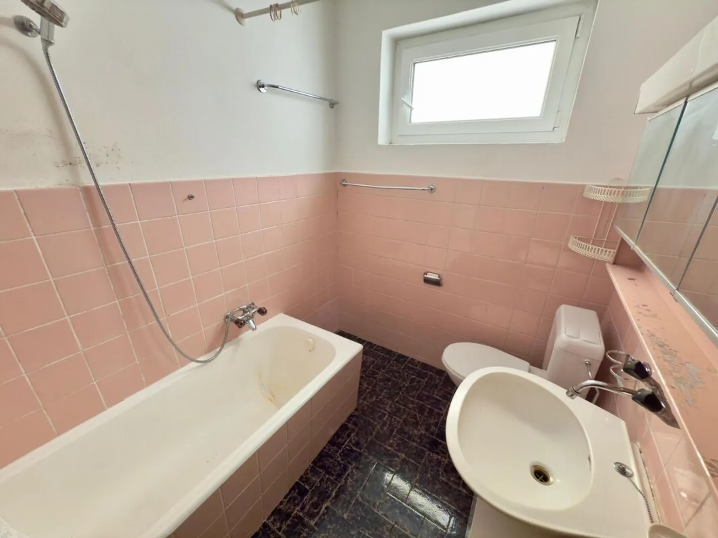 Appartement très lumineux de 4,5 pièces avec vue de rêve, ascenseur et balcon - Photo 6 sur 7