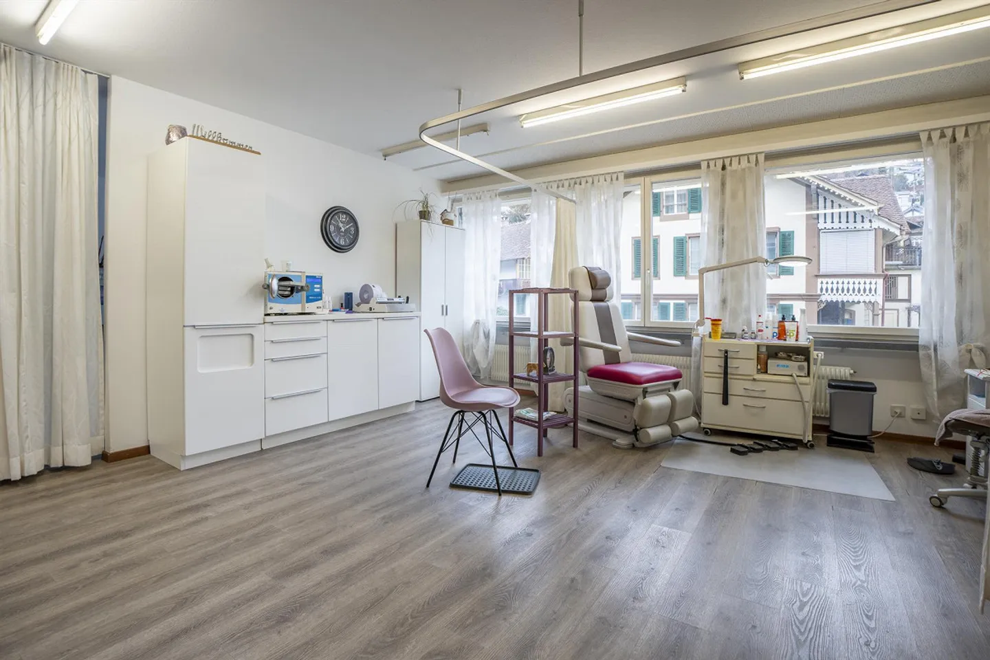 Uffici e studi - modernamente ristrutturati - posizione centrale a Oberhofen - Foto 1 di 12