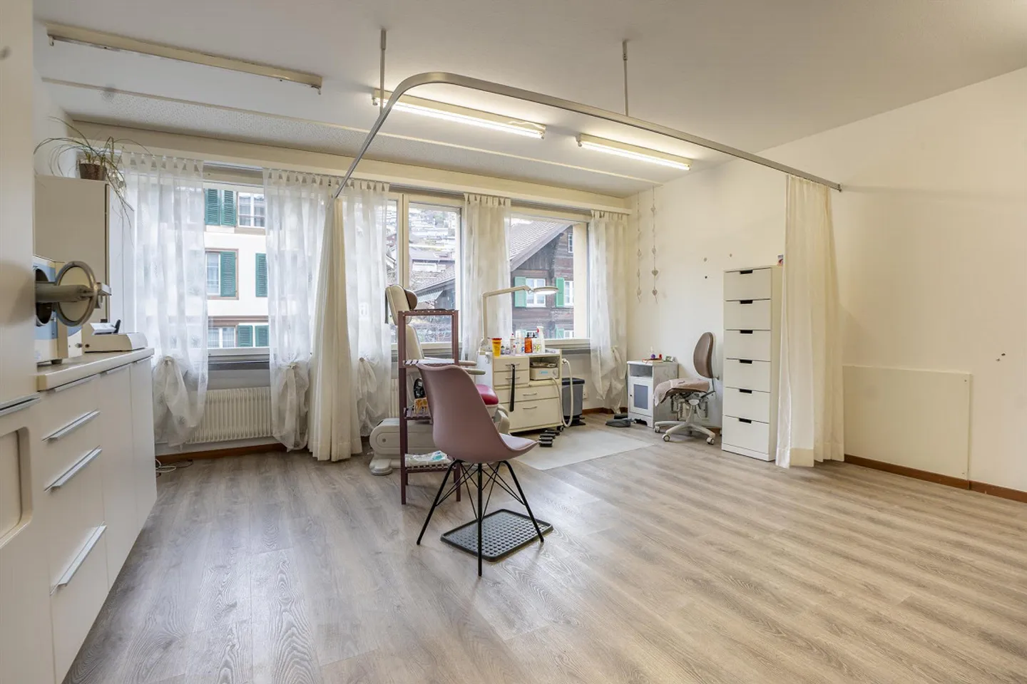 Uffici e studi - modernamente ristrutturati - posizione centrale a Oberhofen - Foto 2 di 12