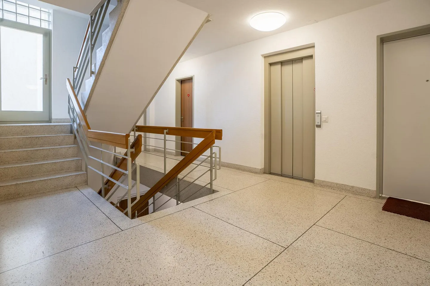 Uffici e studi - modernamente ristrutturati - posizione centrale a Oberhofen - Foto 7 di 12