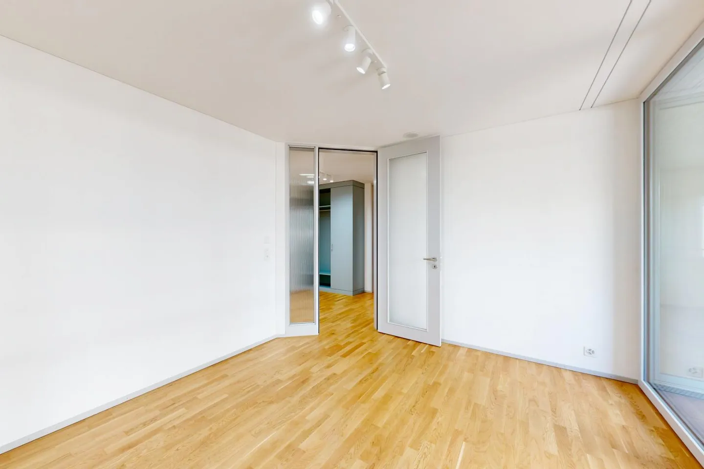 À la recherche d'un appartement central et beau ? - Photo 2 sur 12