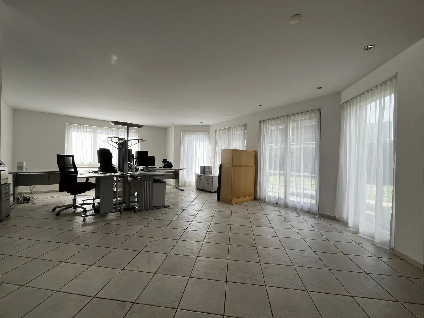 Geräumiges Einfamilienhaus mit Garten - Foto 2 von 10