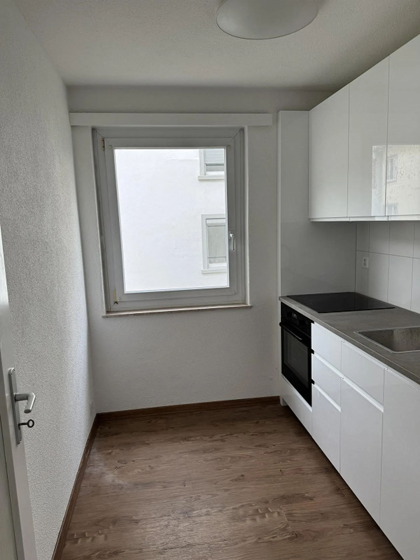 appartement 3 pièces récemment rénové - Photo 2 sur 12
