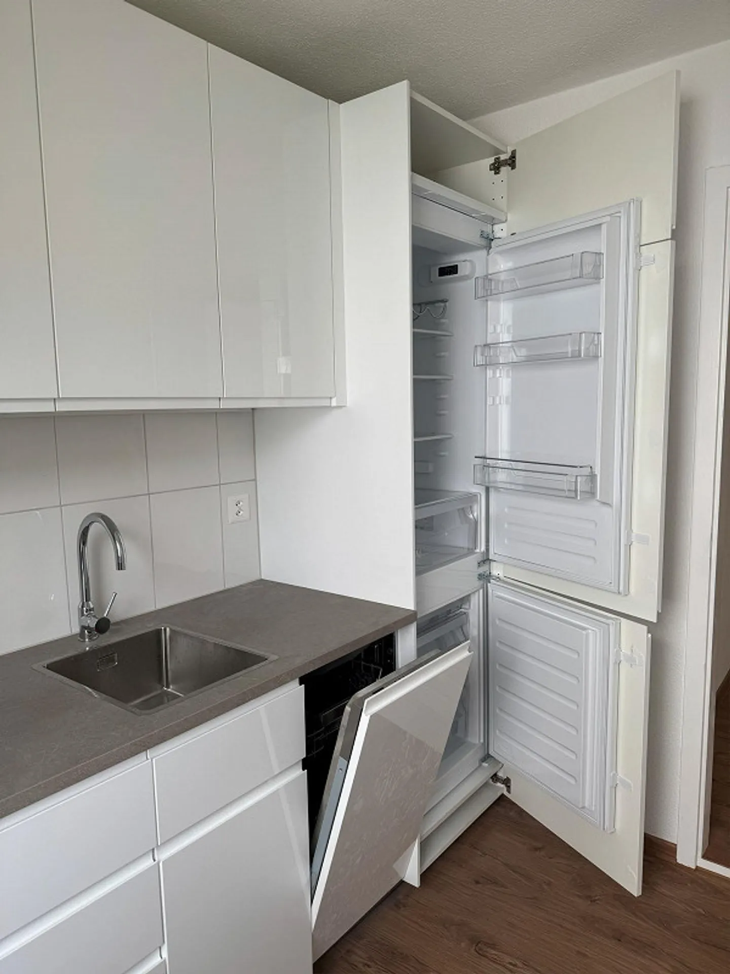 appartement 3 pièces récemment rénové - Photo 3 sur 12