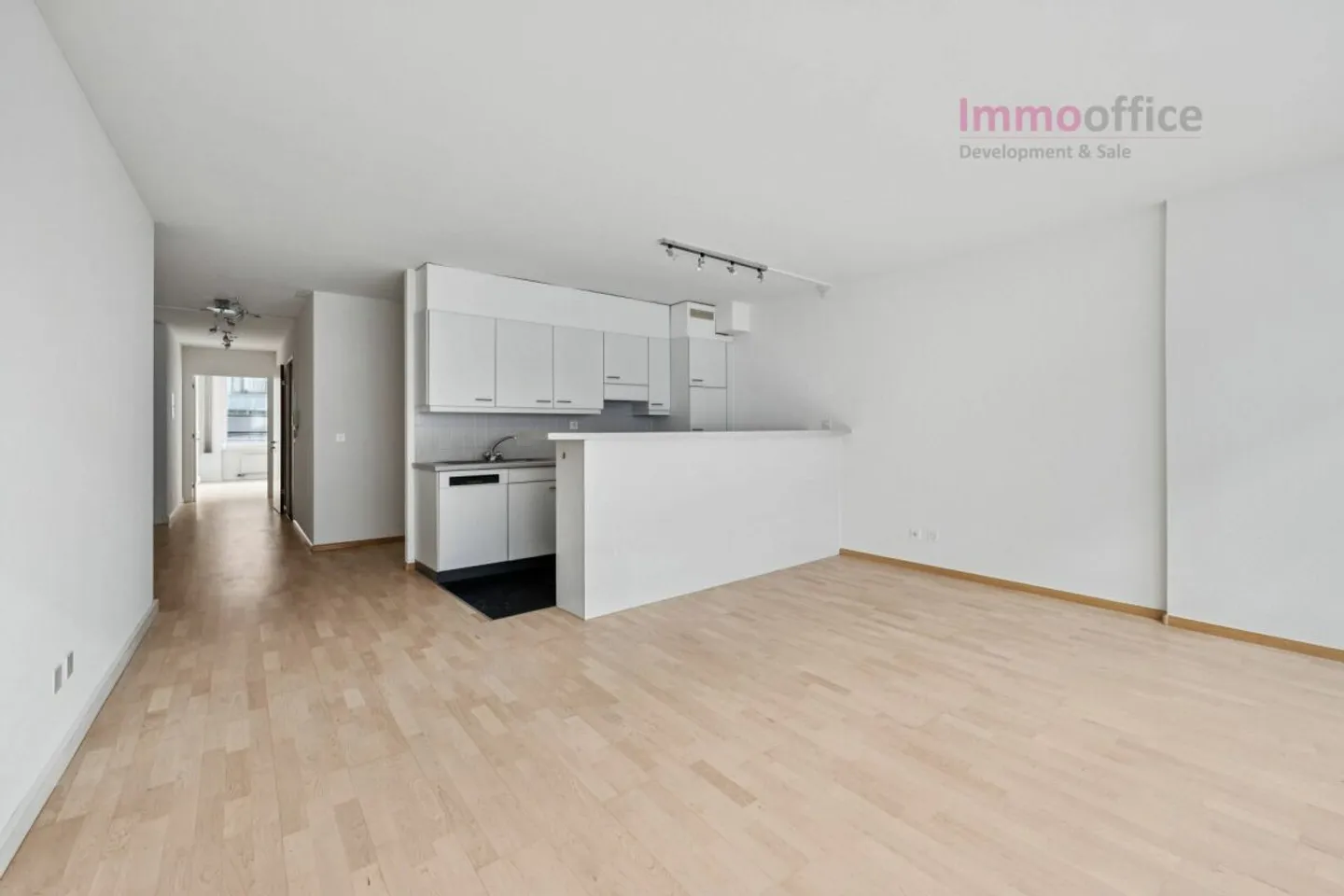 Centrally Located Business Premises in Basel - Photo 3 of 13