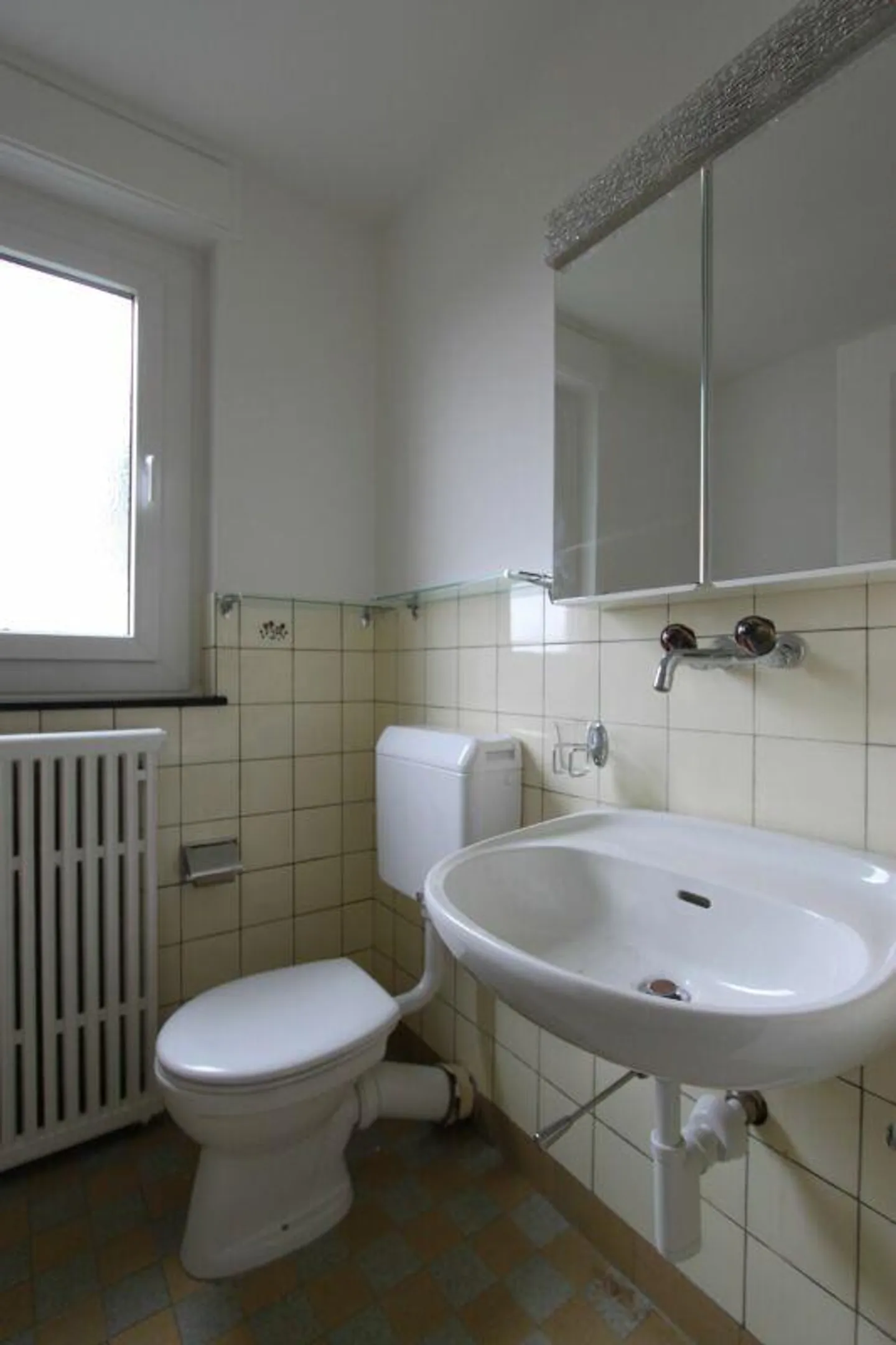 Appartamento semplice e bello in città - Foto 3 di 8