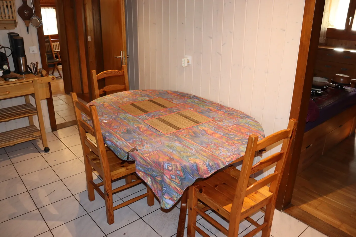 Charmante 4.5-Zimmerwohnung mit Rustikalem Flair - Foto 3 von 11