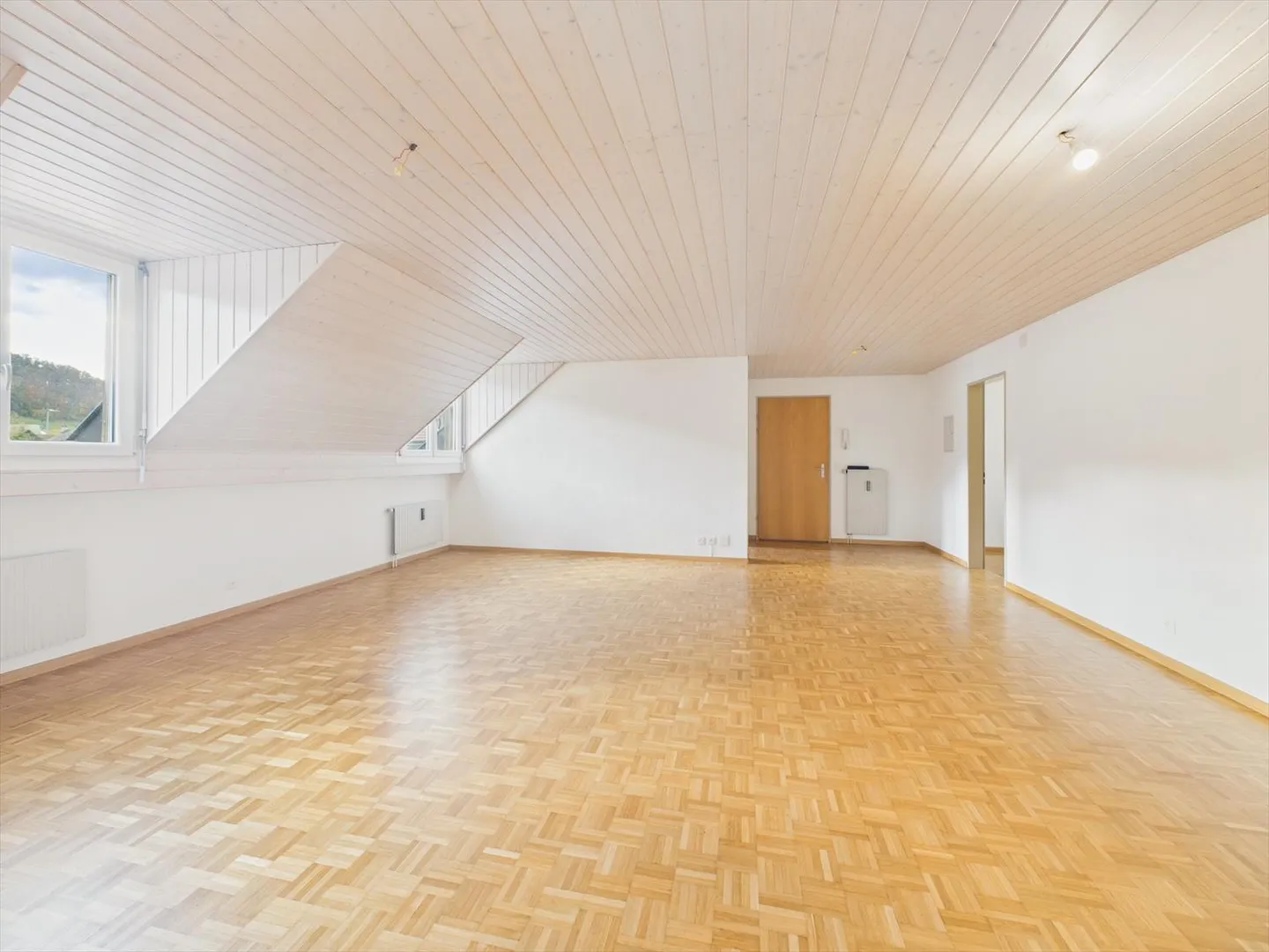Spacious 5.5-room attic apartment in Rothenfluh, Canton BL - Photo 1 of 10
