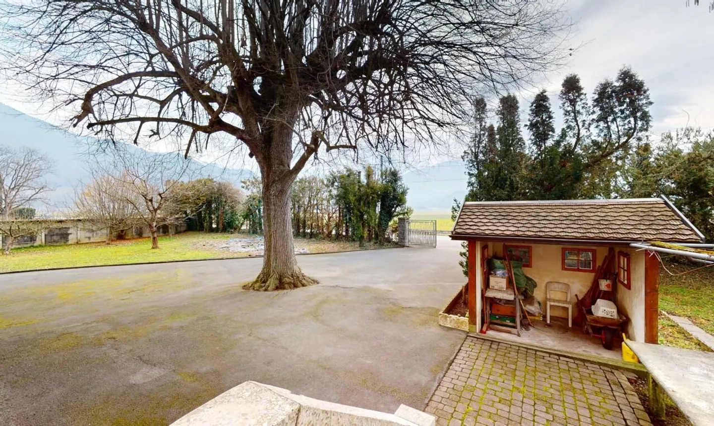 Rental building and 3 activity/storage spaces - Photo 3 of 13