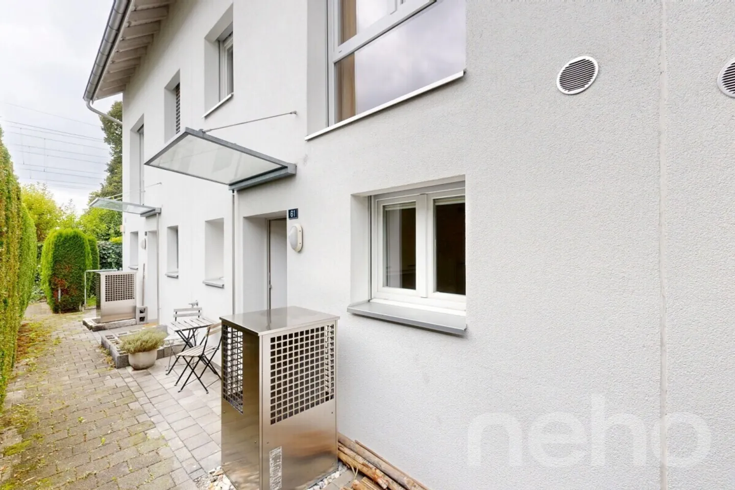 Moderna casa a schiera di 5,5 con due posti auto sotterranei a Fehraltorf - Foto 10 di 12