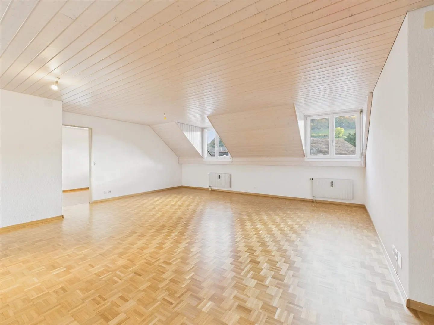 Spacious 5.5-room attic apartment in Rothenfluh, Canton BL - Photo 4 of 10