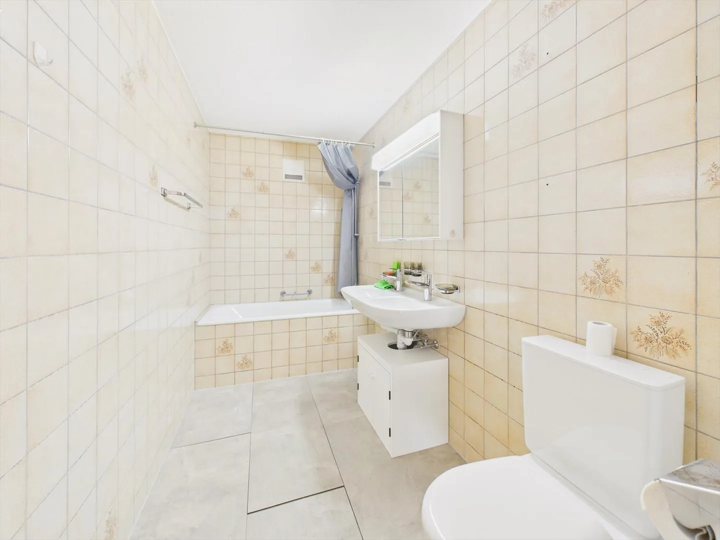 Spacious 5.5-room attic apartment in Rothenfluh, Canton BL - Photo 9 of 10