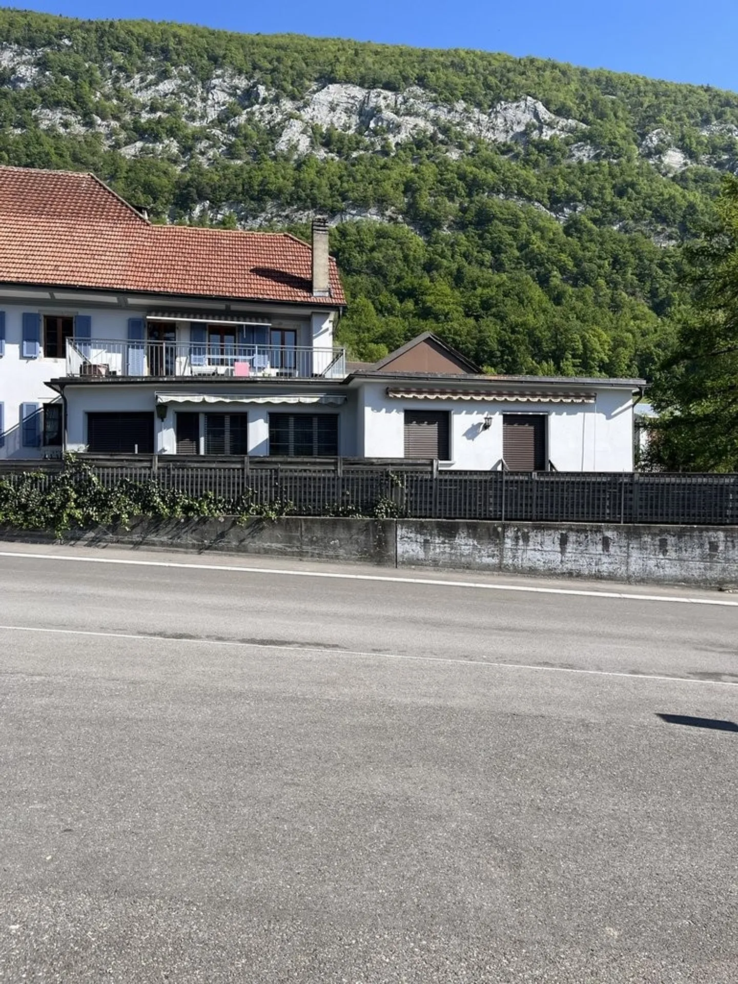 Un bel appartamento di 3,5 stanze in affitto al piano terra a Orvin! - Foto 1 di 7