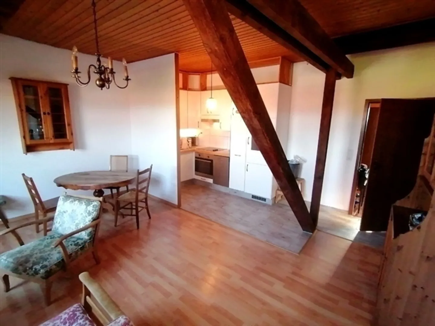 Appartement sous les combles de 2½ pièces à Bâle - Iselin, meublé - Photo 2 sur 10