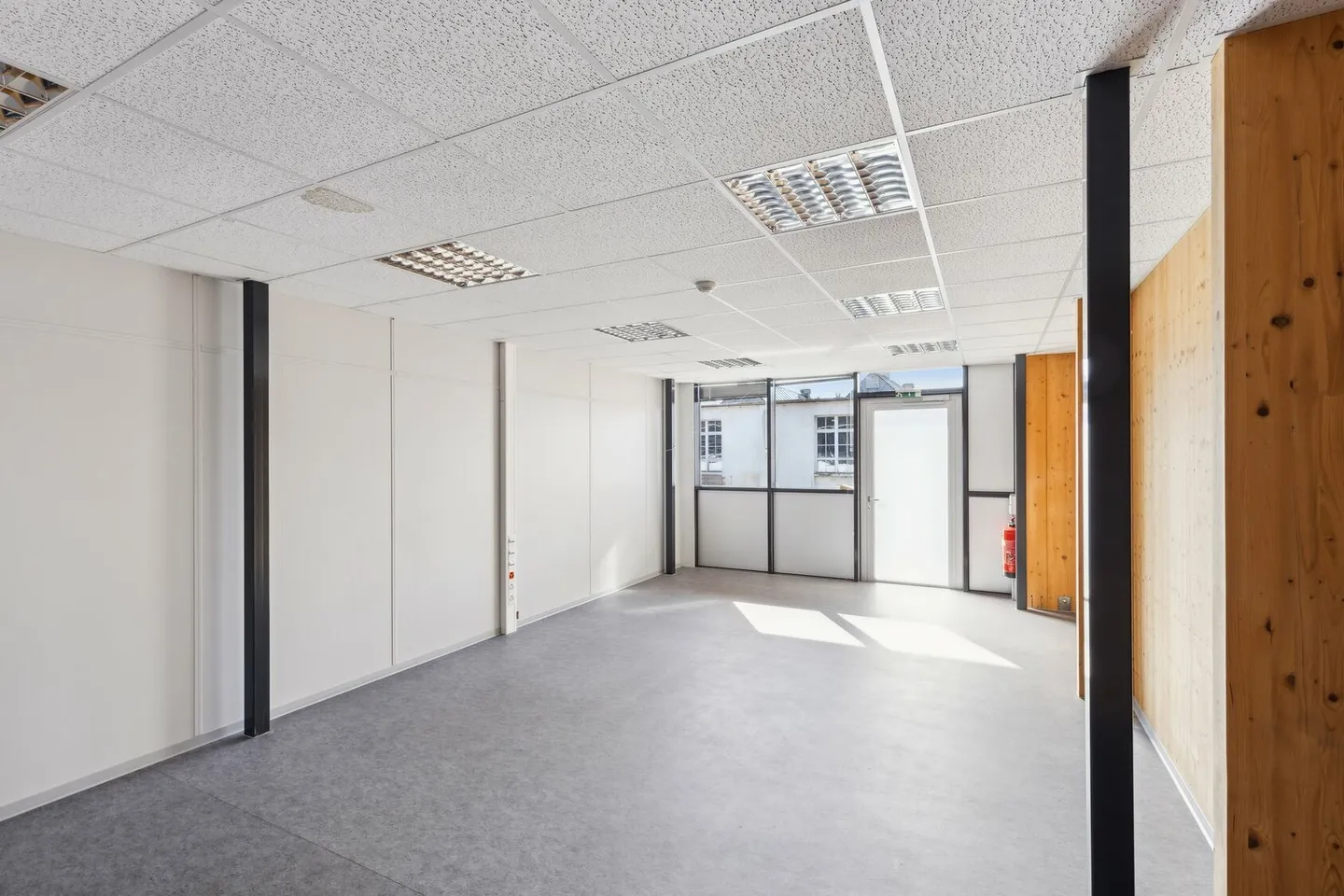 Immeuble mixte à louer - Photo 2 sur 11