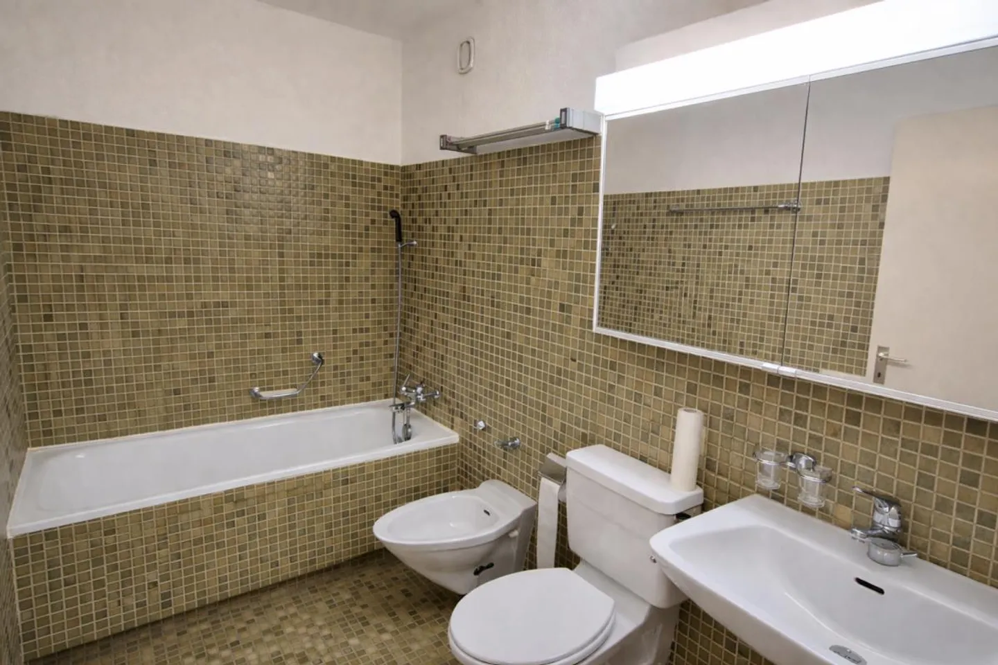 Vivere tranquillo in periferia - Foto 9 di 11