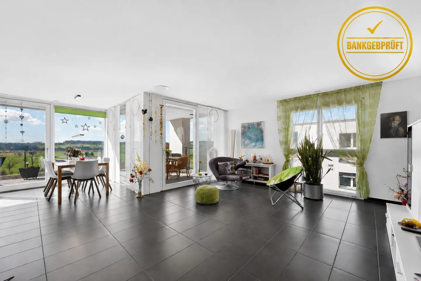 Exclusive 3.5-room penthouse apartment with a wide view in a quiet location in Geuensee - Photo 1 of 13