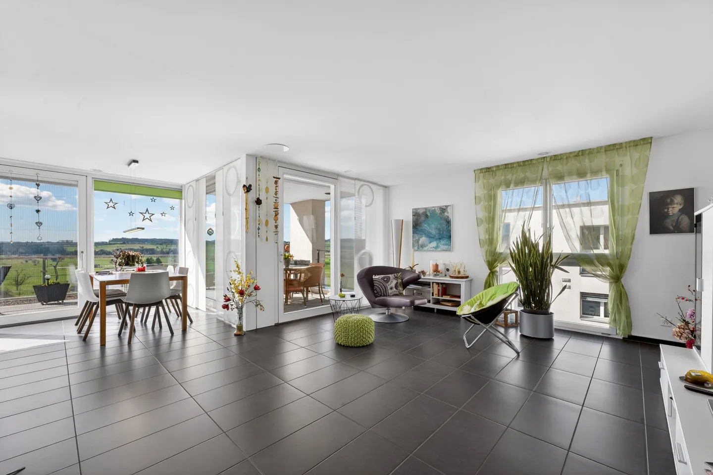 Exclusive 3.5-room penthouse apartment with a wide view in a quiet location in Geuensee - Photo 7 of 13