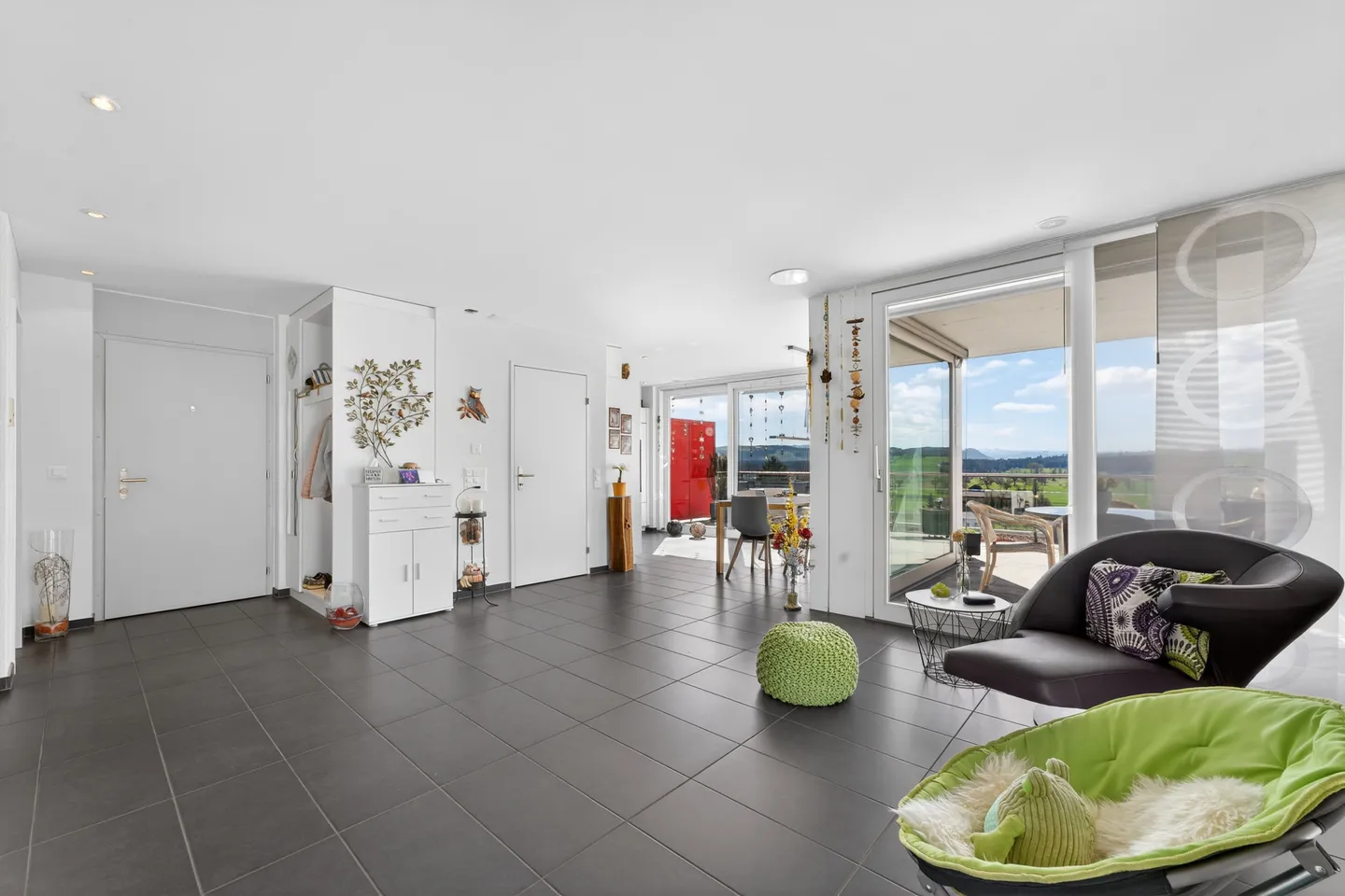 Exclusive 3.5-room penthouse apartment with a wide view in a quiet location in Geuensee - Photo 4 of 13