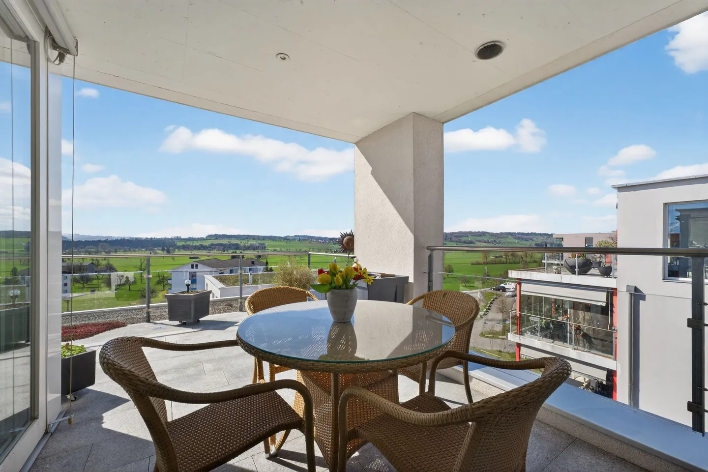 Exclusive 3.5-room penthouse apartment with a wide view in a quiet location in Geuensee - Photo 5 of 13
