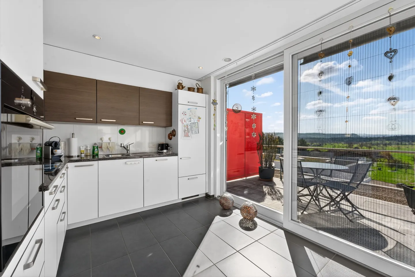 Exclusive 3.5-room penthouse apartment with a wide view in a quiet location in Geuensee - Photo 6 of 13