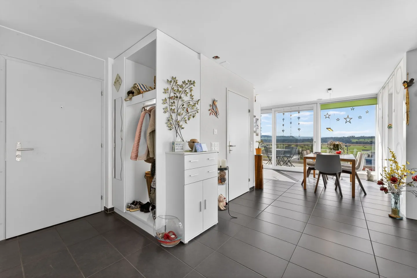 Exclusive 3.5-room penthouse apartment with a wide view in a quiet location in Geuensee - Photo 9 of 13